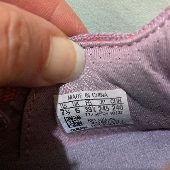 Adidas Ultraboost 22 W, Size 7.5 - Picture 8 of 11